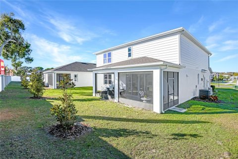 House in Winter Haven, Florida 5 bedrooms, 281.49 sq.m. № 2205568 - photo 25