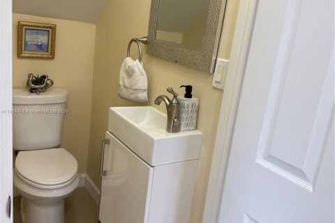 Casa en venta en Miami, Florida, 5 dormitorios, 266.44 m2 № 1779675 - foto 30