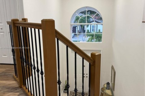 Casa en venta en Miami, Florida, 5 dormitorios, 266.44 m2 № 1779675 - foto 19