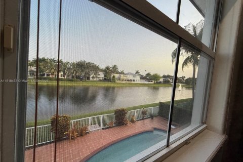 Casa en venta en Miami, Florida, 5 dormitorios, 266.44 m2 № 1779675 - foto 7