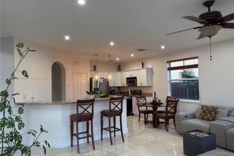 Casa en venta en Miami, Florida, 5 dormitorios, 266.44 m2 № 1779675 - foto 25