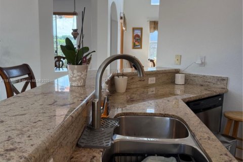 Casa en venta en Miami, Florida, 5 dormitorios, 266.44 m2 № 1779675 - foto 23