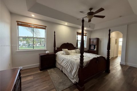 Casa en venta en Miami, Florida, 5 dormitorios, 266.44 m2 № 1779675 - foto 5