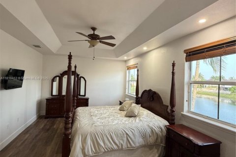 Casa en venta en Miami, Florida, 5 dormitorios, 266.44 m2 № 1779675 - foto 6