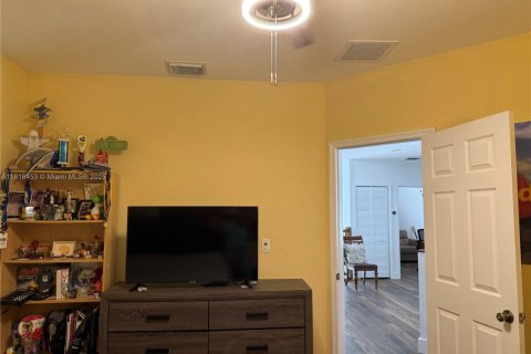Casa en venta en Miami, Florida, 5 dormitorios, 266.44 m2 № 1779675 - foto 13