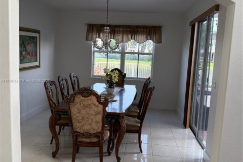 Casa en venta en Miami, Florida, 5 dormitorios, 266.44 m2 № 1779675 - foto 29