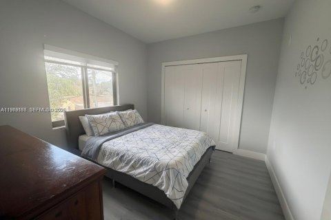 House in Miami, Florida 8 bedrooms, 333.7 sq.m. № 2046412 - photo 26