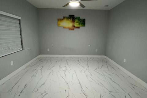 House in Miami, Florida 8 bedrooms, 333.7 sq.m. № 2046412 - photo 9