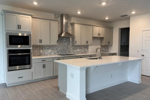 House in Groveland, Florida 5 bedrooms, 353.03 sq.m. № 2414021 - photo 2