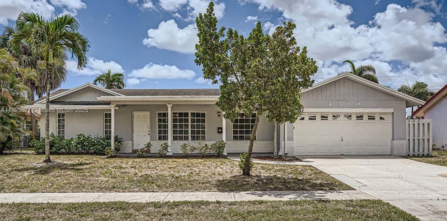 Villa ou maison à Coconut Creek, Floride 2 chambres, 146.32 m2 № 1945948