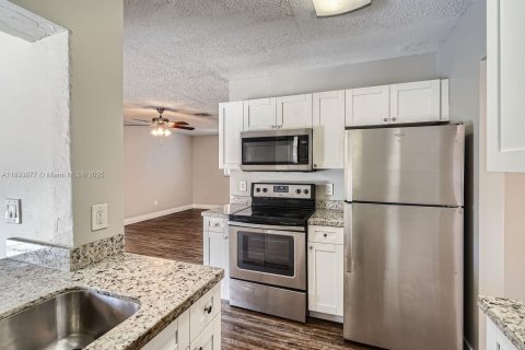 Villa ou maison à vendre à Coconut Creek, Floride: 2 chambres, 146.32 m2 № 1945948 - photo 5