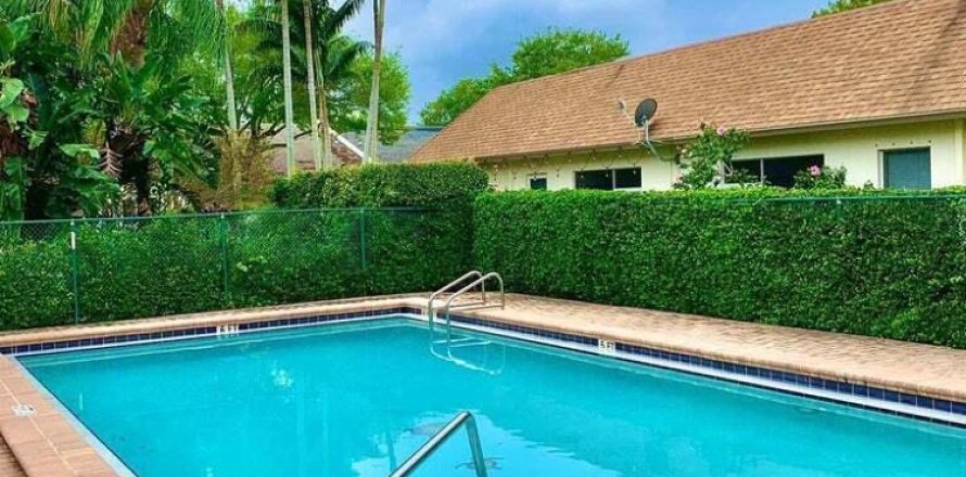 Adosado en Wellington, Florida 2 dormitorios, 92.9 m2 № 1077099