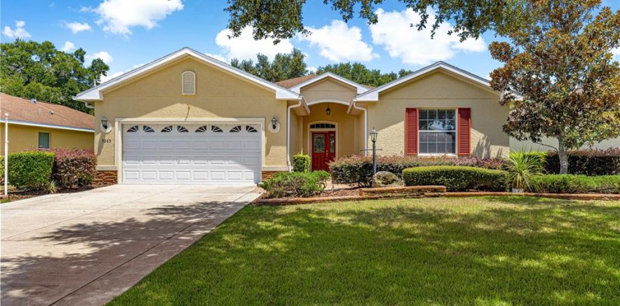 House in Ocala, Florida 3 bedrooms, 191.66 sq.m. № 1850190