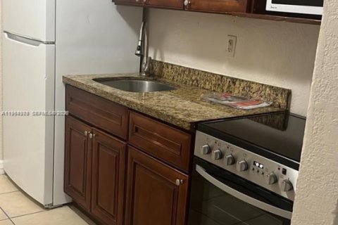 Снять в аренду виллу или дом в Форт-Лодердейл, Флорида 2 спальни, 252.23м2, № 2026983 - фото 15