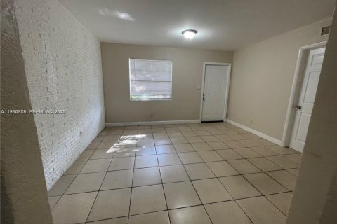 Снять в аренду виллу или дом в Форт-Лодердейл, Флорида 2 спальни, 252.23м2, № 2026983 - фото 4