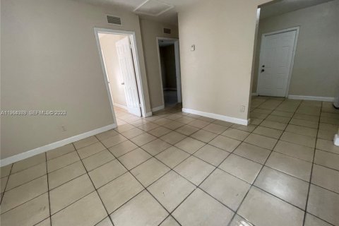 Снять в аренду виллу или дом в Форт-Лодердейл, Флорида 2 спальни, 252.23м2, № 2026983 - фото 9