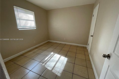 Снять в аренду виллу или дом в Форт-Лодердейл, Флорида 2 спальни, 252.23м2, № 2026983 - фото 8