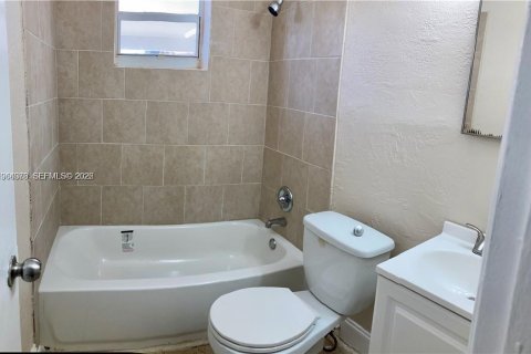 Снять в аренду виллу или дом в Форт-Лодердейл, Флорида 2 спальни, 252.23м2, № 2026983 - фото 13