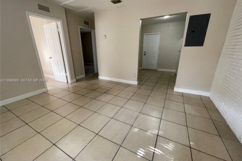 Снять в аренду виллу или дом в Форт-Лодердейл, Флорида 2 спальни, 252.23м2, № 2026983 - фото 6