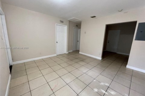 Снять в аренду виллу или дом в Форт-Лодердейл, Флорида 2 спальни, 252.23м2, № 2026983 - фото 7