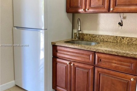 Снять в аренду виллу или дом в Форт-Лодердейл, Флорида 2 спальни, 252.23м2, № 2026983 - фото 16