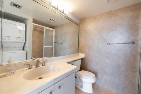 Купить кондоминиум в Майами, Флорида 2 спальни, 117.8м2, № 1732134 - фото 25