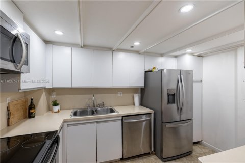 Купить кондоминиум в Майами, Флорида 2 спальни, 117.8м2, № 1732134 - фото 18