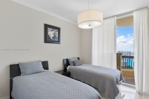 Condo in Sunny Isles Beach, Florida, 3 bedrooms № 2089645 - photo 15