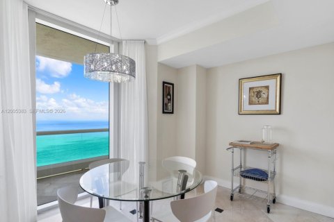 Condo in Sunny Isles Beach, Florida, 3 bedrooms № 2089645 - photo 11