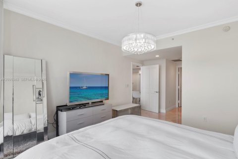 Condo in Sunny Isles Beach, Florida, 3 bedrooms № 2089645 - photo 24