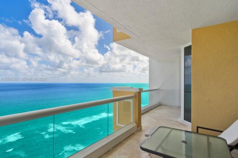 Condo in Sunny Isles Beach, Florida, 3 bedrooms № 2089645 - photo 30