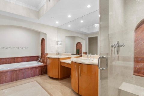 Condo in Sunny Isles Beach, Florida, 3 bedrooms № 2089645 - photo 26