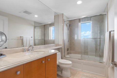 Condo in Sunny Isles Beach, Florida, 3 bedrooms № 2089645 - photo 19