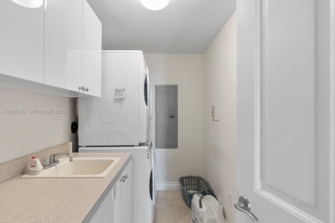 Condo in Sunny Isles Beach, Florida, 3 bedrooms № 2089645 - photo 20
