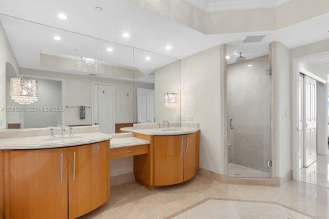 Condo in Sunny Isles Beach, Florida, 3 bedrooms № 2089645 - photo 27