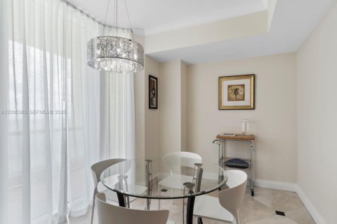 Condo in Sunny Isles Beach, Florida, 3 bedrooms № 2089645 - photo 12