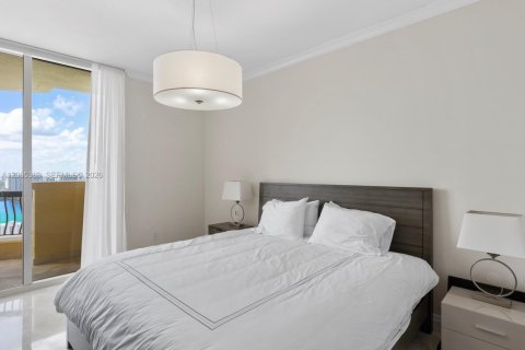 Condo in Sunny Isles Beach, Florida, 3 bedrooms № 2089645 - photo 17