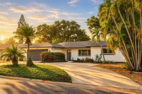 Villa ou maison à Saint Petersburg, Floride 3 chambres, 150.22 m2 № 2358449
