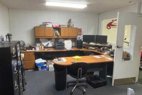 Immobilier commercial à louer à Venice, Floride: 141.21 m2 № 2165981 - photo 5