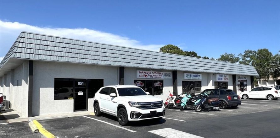 Immobilier commercial à Venice, Floride 141.21 m2 № 2165981
