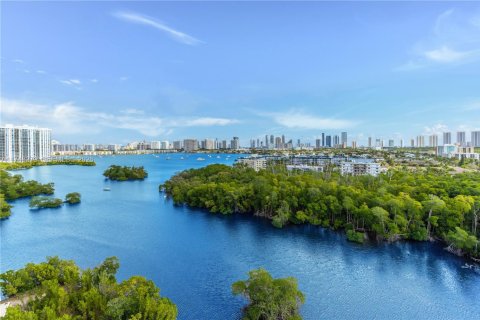 Condo à North Miami Beach, Floride, 3 chambres  № 2176245