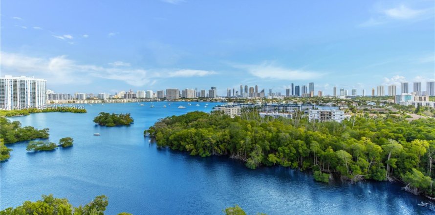 Condo à North Miami Beach, Floride, 3 chambres  № 2176245