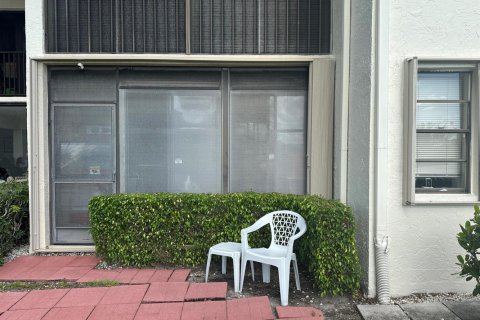 Condo in Boynton Beach, Florida, 2 bedrooms  № 2154649 - photo 11