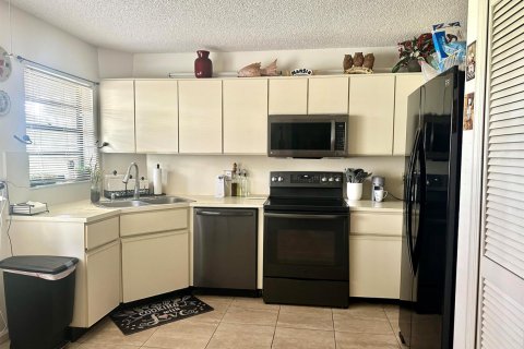 Condo in Boynton Beach, Florida, 2 bedrooms  № 2154649 - photo 24