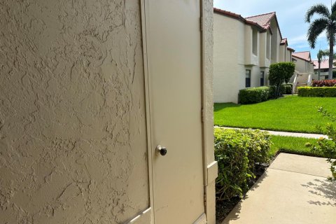 Condo in Boynton Beach, Florida, 2 bedrooms  № 2154649 - photo 21