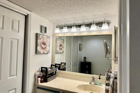 Condo in Boynton Beach, Florida, 2 bedrooms  № 2154649 - photo 20