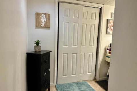 Condo in Boynton Beach, Florida, 2 bedrooms  № 2154649 - photo 22