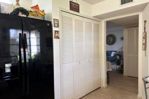 Condo in Boynton Beach, Florida, 2 bedrooms  № 2154649 - photo 28