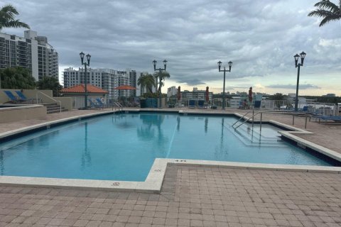 Condo in Fort Lauderdale, Florida, 1 bedroom  № 1222340 - photo 1