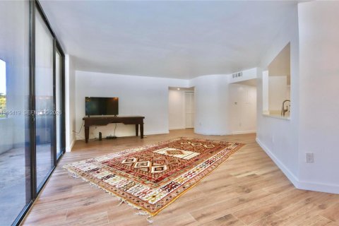 Condo in Aventura, Florida, 2 bedrooms № 2027016 - photo 10
